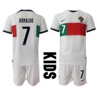 Portugal Cristiano Ronaldo #7 Udebanesæt Børn VM 2022 Kortærmet (+ Korte bukser)